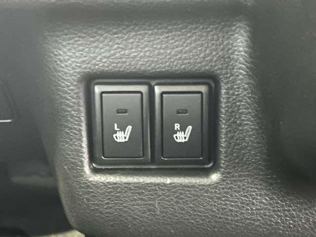 運転席、助手席側シートヒーターで座席ポカポカ!