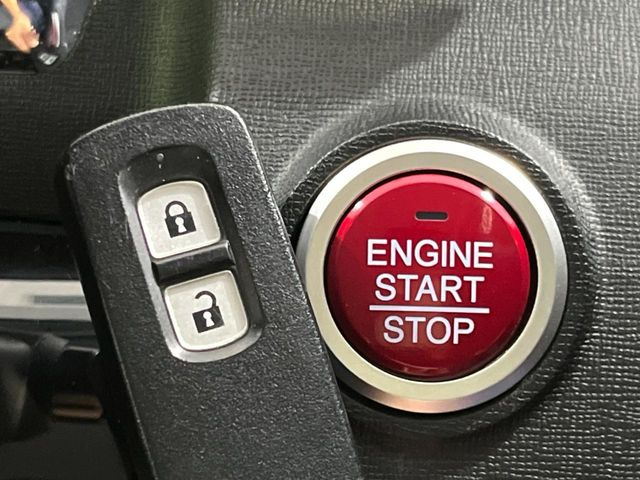 �yHonda�X�}�[�g�L�[�z�J�o����|�P�b�g�ɓ��ꂽ�܂܂ł��h�A�̎{���E�������\�ȃX�}�[�g�L�[�𑕔��B�G���W���̃I���E�I�t�����J�M�����o���K�v����������Ƃ��Ă��֗��ł���