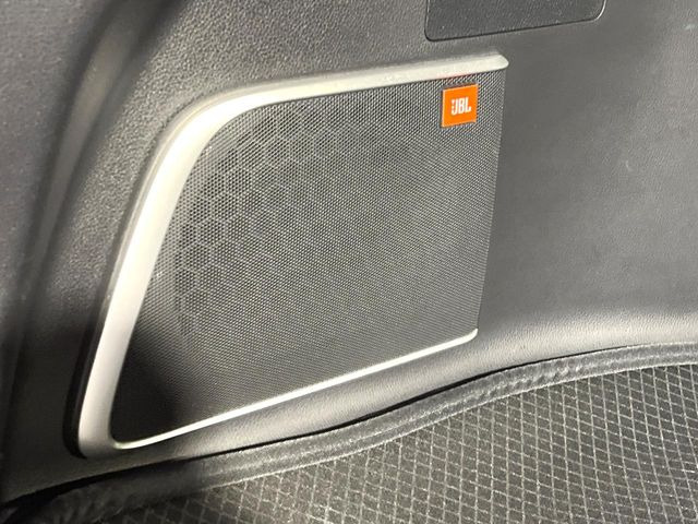 �yJBL�T�E���h�V�X�e���z���[�J�[�I�v�V�����̍��i�ʃT�E���h�V�X�e���𓋍ځB��p�̃`���[�j���O���{���ꂽ�召�l�X�ȃX�s�[�J�[����ǎ��ȃT�E���h���t�ł��A�Տꊴ���ӂ�鉹����Ԃ����o���܂��B