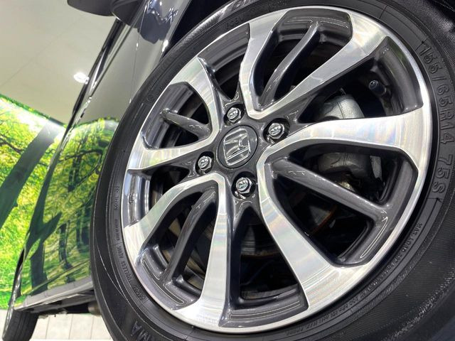 �y����14�C���`�A���~�z�C�[���z�O�ςɃ}�b�`���������A���~�z�C�[���𑕒����Ă���܂��B�e��ЊO�A���~�z�C�[����A�X�^�b�h���X�^�C�����戵�����Ă���܂��B���񂲑��k����������