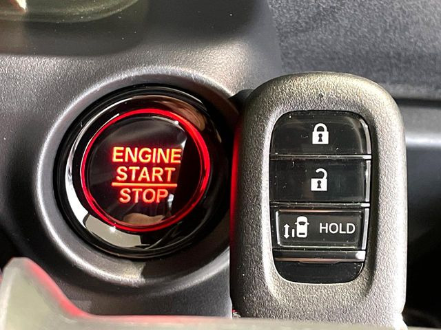 �yHonda�X�}�[�g�L�[�z�J�o����|�P�b�g�ɓ��ꂽ�܂܂ł��h�A�̎{���E�������\�ȃX�}�[�g�L�[�𑕔��B�G���W���̃I���E�I�t�����J�M�����o���K�v����������Ƃ��Ă��֗��ł���