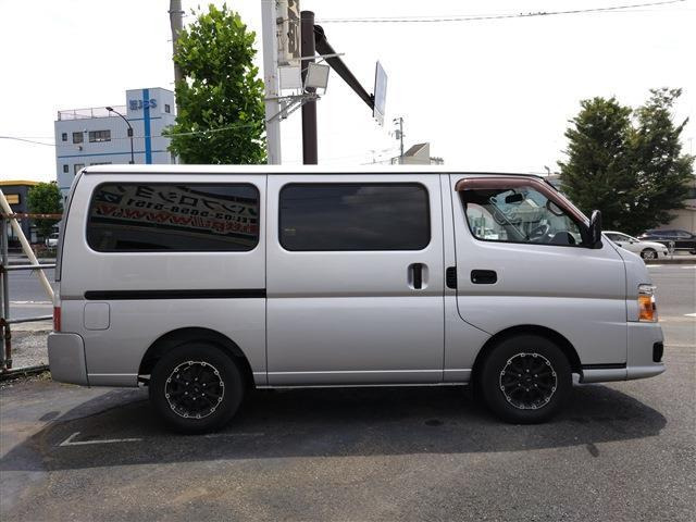 �ԗ��̉E���ʑS�̂�^�����瑨�����O�ϑS�i�ł��B�O��̃h�A�p�l����T�C�h�V�����ӁA�e�K���X���[����z�C�[���L���b�v�̌��݂̃R���f�B�V�������摜��育�m�F���������B
