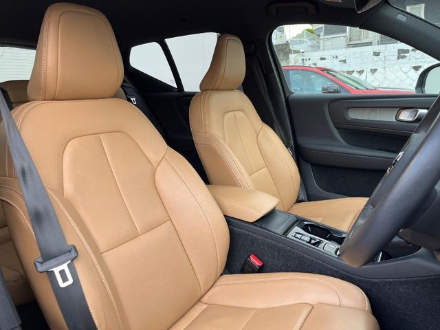 XC40B4 AWD インスクリプション 4WD