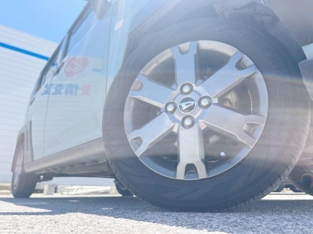 �y�����A���~�z�C�[���z�O�ςɃ}�b�`���������A���~�z�C�[���𑕒����Ă���܂��B�e��ЊO�A���~�z�C�[����A�X�^�b�h���X�^�C�����戵�����Ă���܂��B���񂲑��k����������