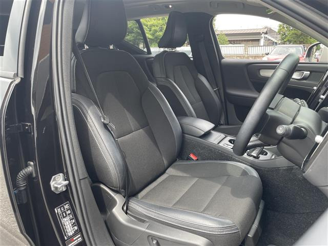 XC40T4 AWD モメンタム 4WD
