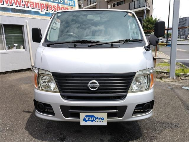 �ԗ��̃t�����g���ʂ��܂������������N���[�Y�A�b�v�ł��B�{���l�b�g�p�l���̕\�ʂ�t�����g�O�����A�����̓��Y�G���u�������ӂ̌��݂̏�Ԃ��摜���ڍׂɂ��m�F���������B