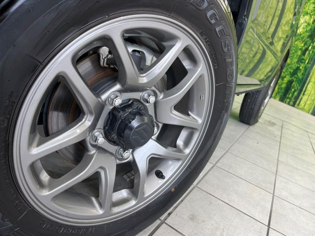 �y����16�C���`�A���~�z�C�[���z�O�ςɃ}�b�`���������A���~�z�C�[���𑕒����Ă���܂��B�e��ЊO�A���~�z�C�[����A�X�^�b�h���X�^�C�����戵�����Ă���܂��B���񂲑��k����������