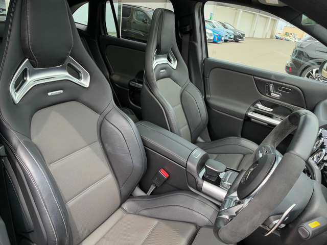 GLAクラスAMG GLA35 4マチック 4WD