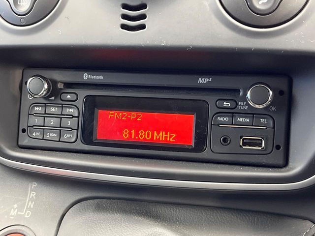 ��Bluetooth:���莝���̃X�}�[�g�t�H���ȂǂƐڑ����A�n���Y�t���[�ʘb��Տꊴ����~���[�W�b�N�Đ������y���݂��������܂��B�����ڑ��ł��̂Ŕς킵��������܂����