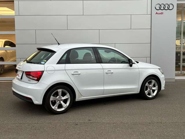 A1スポーツバック1.0 TFSI スポーツ
