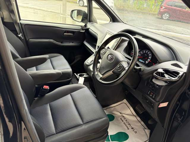 ヴォクシー2.0 ZS