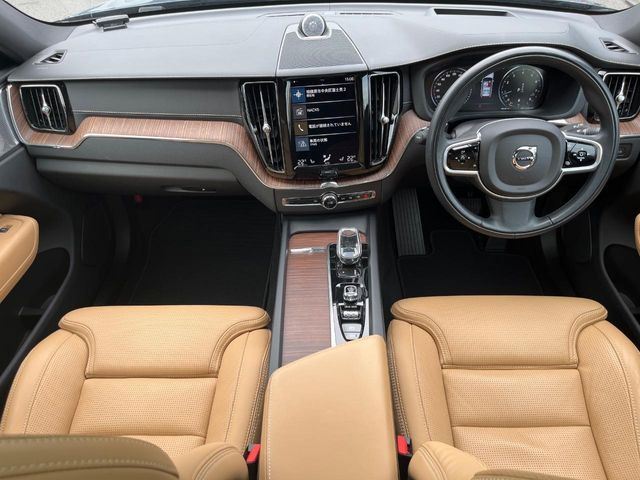 XC60B5 AWD インスクリプション 4WD