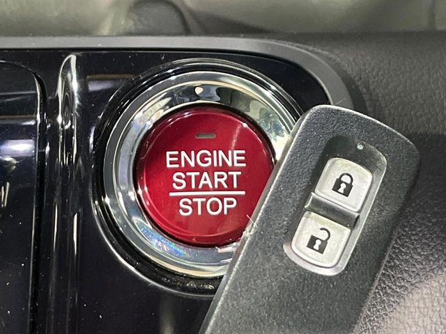 �yHonda�X�}�[�g�L�[�z�J�o����|�P�b�g�ɓ��ꂽ�܂܂ł��h�A�̎{���E�������\�ȃX�}�[�g�L�[�𑕔��B�G���W���̃I���E�I�t�����J�M�����o���K�v����������Ƃ��Ă��֗��ł���
