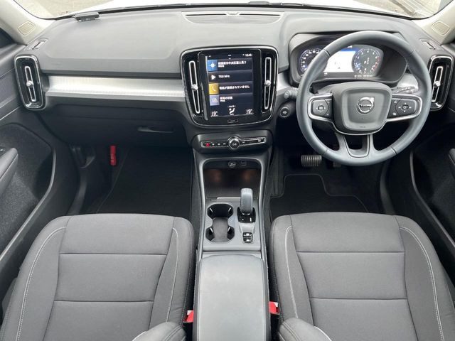 XC40B4 モメンタム