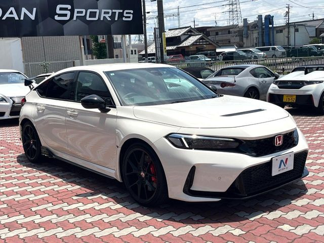 �������x�̃K���X�疌�ŝ����͂������A�㎿�ȃc���E����������B���O����_���J�����؂Ȉ��Ԃ�ی삵�A�F�����E�򉻂�h�~�B�u�e�X�v���b�V���R�[�g�v�A�u�e�v���~�b�T�R�[�g�v���炨�I�т��������܂��B