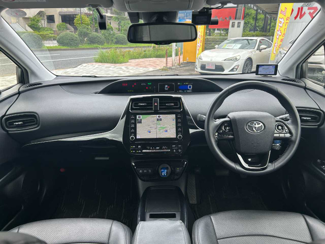 プリウス1.8 S セーフティ プラスII E-Four 4WD