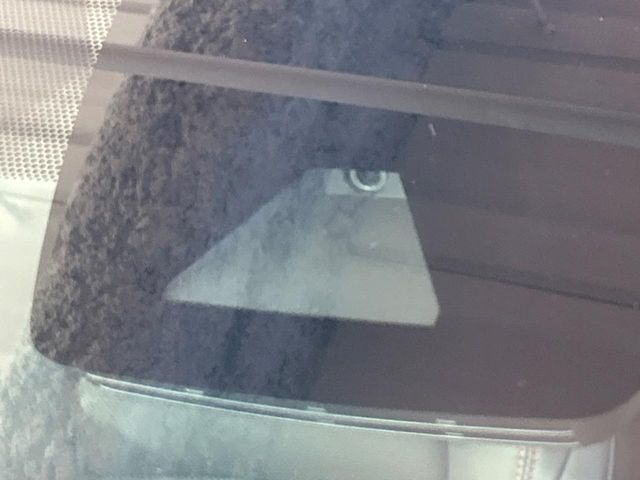 【トヨタセーフティセンス】走行中に前方の車両等を認識し、衝突しそうな時は警報とブレーキで衝突回避と被害軽減をアシスト。より安全にドライブをお楽しみいただけます。