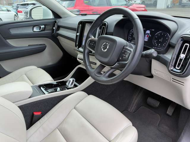 XC40B4 AWD インスクリプション 4WD