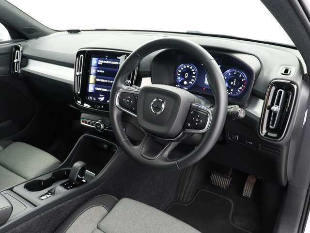 XC40B4 モメンタム