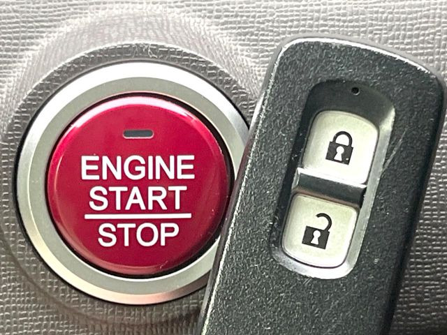 �yHonda�X�}�[�g�L�[�z�J�o����|�P�b�g�ɓ��ꂽ�܂܂ł��h�A�̎{���E�������\�ȃX�}�[�g�L�[�𑕔��B�G���W���̃I���E�I�t�����J�M�����o���K�v����������Ƃ��Ă��֗��ł���