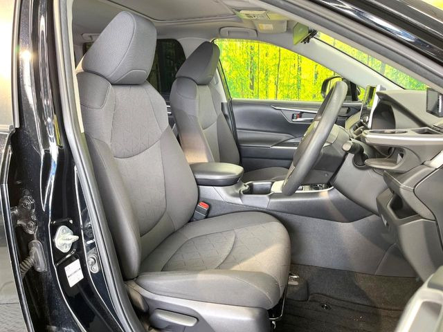 運転席シート廻りは使用感も少なく、良好な状態となっています。前オーナー様が丁寧に使っていたことがよくわかりますね。