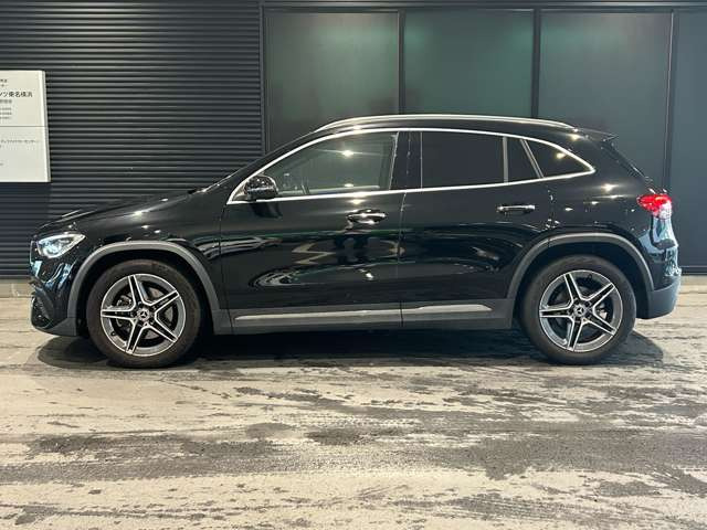 GLAクラスGLA200d 4マチック AMGラインパッケージ 4WD