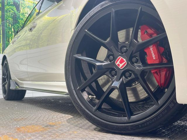 �y����19�C���`�A���~�z�C�[���z�O�ςɃ}�b�`���������A���~�z�C�[���𑕒����Ă���܂��B�e��ЊO�A���~�z�C�[����A�X�^�b�h���X�^�C�����戵�����Ă���܂��B���񂲑��k����������