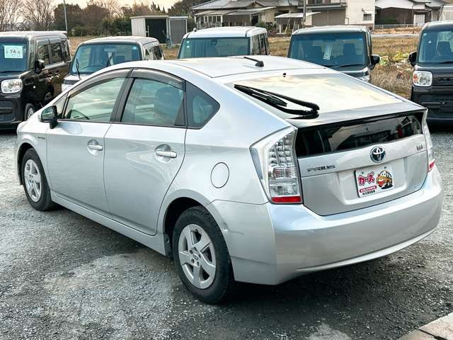 ���X�ł͌y�����Ԃ��畁�ʎԂ܂ŕ��L���I�[�����[�J�[�̎Ԏ�E�F�E�O���[�h��L�x�ɑ����Ă���܂��B