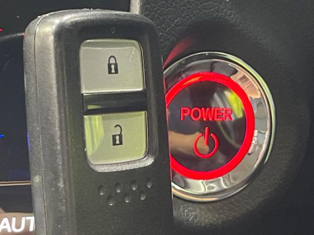 �yHonda�X�}�[�g�L�[�z�J�o����|�P�b�g�ɓ��ꂽ�܂܂ł��h�A�̎{���E�������\�ȃX�}�[�g�L�[�𑕔��B�G���W���̃I���E�I�t�����J�M�����o���K�v����������Ƃ��Ă��֗��ł���