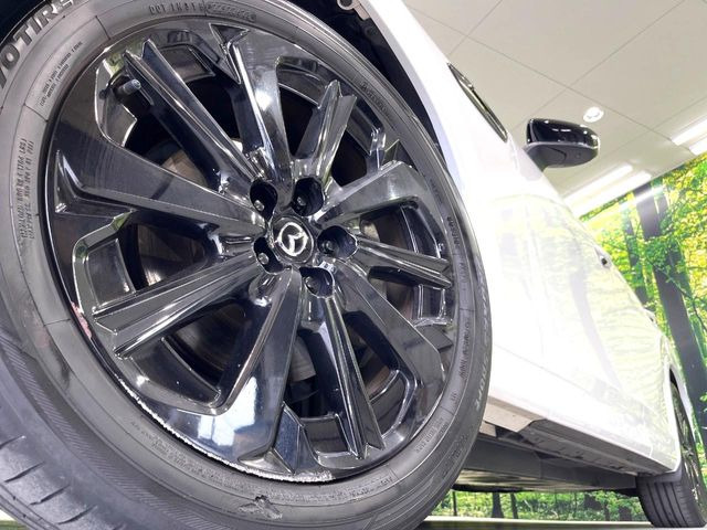 �y����20�C���`�A���~�z�C�[���z�O�ςɃ}�b�`���������A���~�z�C�[���𑕒����Ă���܂��B�e��ЊO�A���~�z�C�[����A�X�^�b�h���X�^�C�����戵�����Ă���܂��B���񂲑��k����������