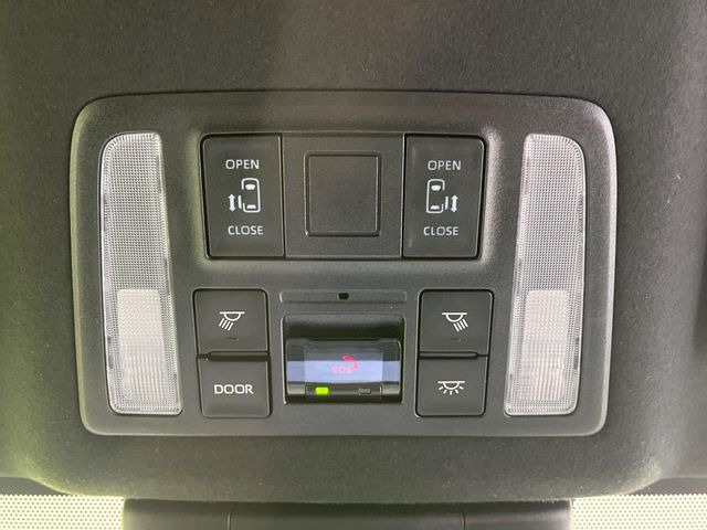 【両側パワースライドドア】スマートキーや運転席のスイッチで後席両側スライドドアの開閉が可能♪電動だから力を入れてドアを開ける必要が無く、小さなお子様でも簡単に開け閉めでき快適です♪