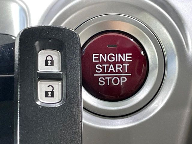 �yHonda�X�}�[�g�L�[�z�J�o����|�P�b�g�ɓ��ꂽ�܂܂ł��h�A�̎{���E�������\�ȃX�}�[�g�L�[�𑕔��B�G���W���̃I���E�I�t�����J�M�����o���K�v����������Ƃ��Ă��֗��ł���