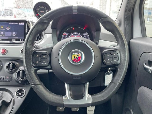 ���}���`�t�@���N�V�����X�e�A�����O:�n���h���̍��E�̃{�^���ŃI�[�f�B�I�̑I���≹�ʂ̒��߂��\�ł��B�n���h�����������������ł���̂ň��S�ł��ˁ�