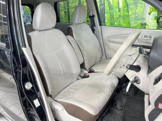 運転席シート廻りは使用感も少なく、良好な状態となっています。丁寧に使われていたことがよくわかりますね。