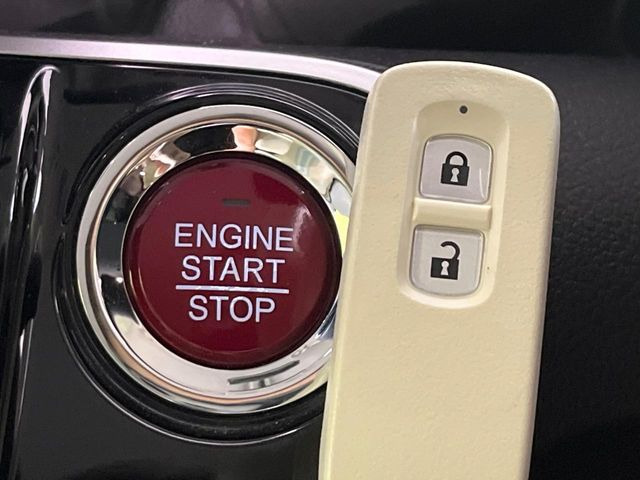 �yHonda�X�}�[�g�L�[�z�J�o����|�P�b�g�ɓ��ꂽ�܂܂ł��h�A�̎{���E�������\�ȃX�}�[�g�L�[�𑕔��B�G���W���̃I���E�I�t�����J�M�����o���K�v����������Ƃ��Ă��֗��ł���