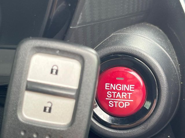 �yHonda�X�}�[�g�L�[�z�J�o����|�P�b�g�ɓ��ꂽ�܂܂ł��h�A�̎{���E�������\�ȃX�}�[�g�L�[�𑕔��B�G���W���̃I���E�I�t�����J�M�����o���K�v����������Ƃ��Ă��֗��ł���