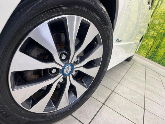 �y����16�C���`�A���~�z�C�[���z�O�ςɃ}�b�`���������A���~�z�C�[���𑕒����Ă���܂��B�e��ЊO�A���~�z�C�[����A�X�^�b�h���X�^�C�����戵�����Ă���܂��B���񂲑��k����������