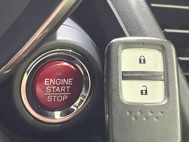 �yHonda�X�}�[�g�L�[�z�J�o����|�P�b�g�ɓ��ꂽ�܂܂ł��h�A�̎{���E�������\�ȃX�}�[�g�L�[�𑕔��B�G���W���̃I���E�I�t�����J�M�����o���K�v����������Ƃ��Ă��֗��ł���