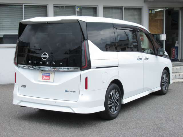 セレナ1.4 e-POWER ハイウェイスターV
