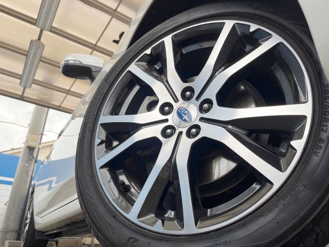 �y����18�C���`�A���~�z�C�[���z�O�ςɃ}�b�`���������A���~�z�C�[���𑕒����Ă���܂��B�e��ЊO�A���~�z�C�[����A�X�^�b�h���X�^�C�����戵�����Ă���܂��B���񂲑��k����������