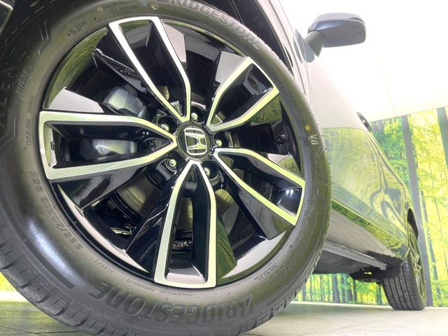 �y����18�C���`�A���~�z�C�[���z�O�ςɃ}�b�`���������A���~�z�C�[���𑕒����Ă���܂��B�e��ЊO�A���~�z�C�[����A�X�^�b�h���X�^�C�����戵�����Ă���܂��B���񂲑��k����������