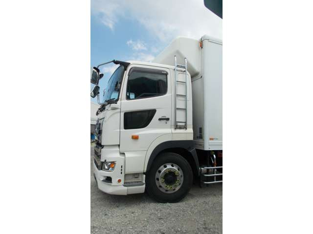 プロフィア冷凍冷蔵車