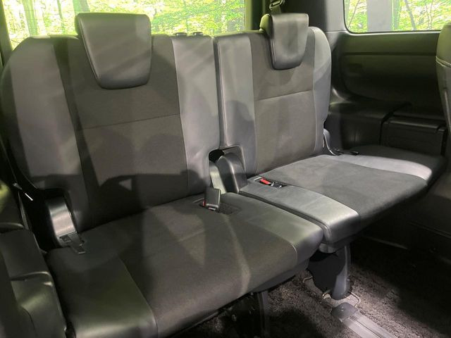 3列目シートはもちろん状態良好☆大人でもゆったりと座って頂けますので、大人数でのお出かけもラクラクです♪ご家族で、気の知れた仲間で、ドライブに行くのが楽しみですね♪