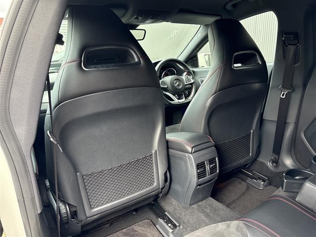 CLAシューティングブレークCLA180 AMGスタイル