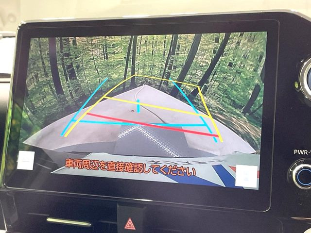 【バックカメラ】駐車時に後方がリアルタイム映像で確認できます。大型商業施設や立体駐車場での駐車時や、夜間のバック時に大活躍!運転スキルに関わらず、今や必須となった装備のひとつです!