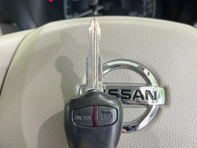 【キーレス】少し離れた場所からでもボタン一つでドアの開錠・施錠ができるのでとっても便利!ドアの鍵穴周りに傷をつけることもありません♪