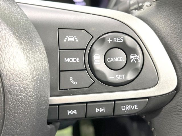 【レーダークルーズコントロール】高速道路での長距離走行が楽に!!自動で速度を保つクルーズコントロールが、衝突軽減システムと連携し、前方の車両を感知して車間を保つように速度調節してくれます!!