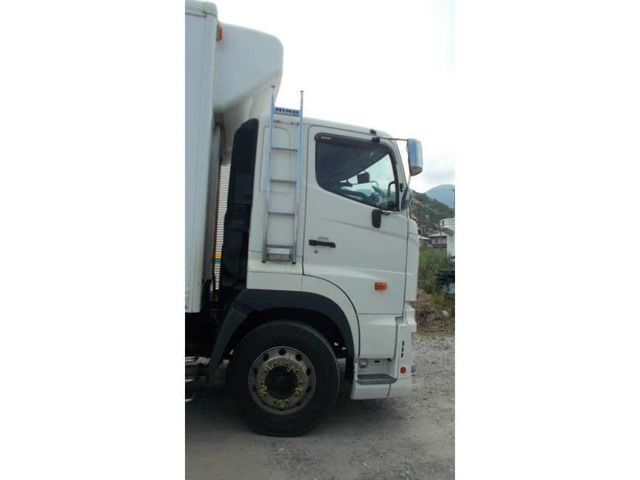 プロフィア冷凍冷蔵車