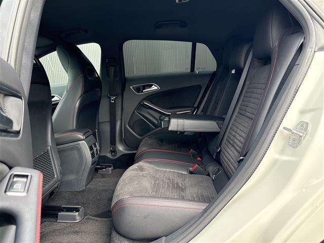 CLAシューティングブレークCLA180 AMGスタイル