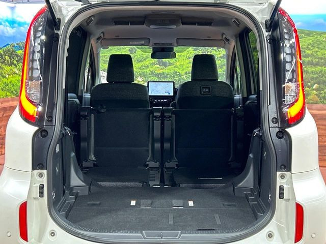 普段のお買い物や通勤、送迎等に十分な荷室スペースを確保しております。セカンドシートを倒すと、大きな荷物の積載も可能です♪